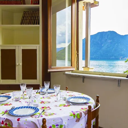 Frontlake With Balcony Sala Comacina