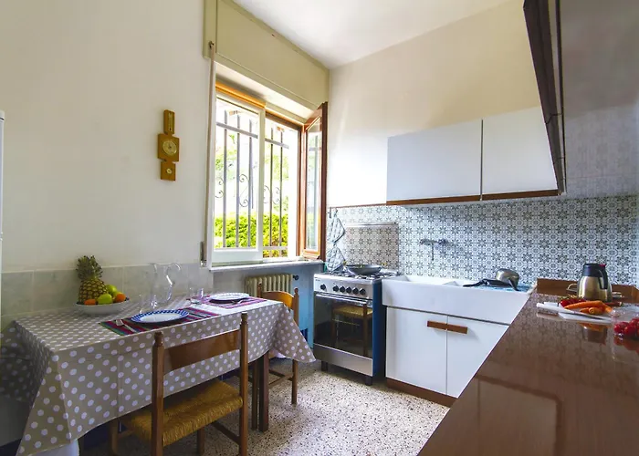 Frontlake With Balcony Sala Comacina