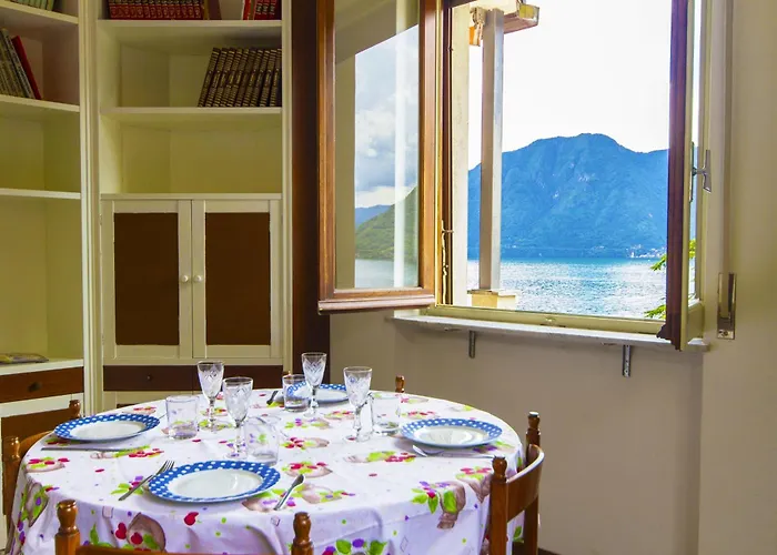 Frontlake With Balcony Sala Comacina